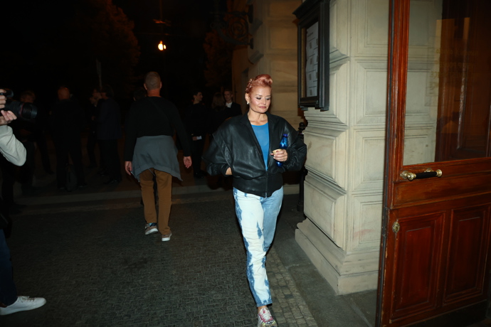 FOTO: Eriak Stárková se připravuje na večer. – stránka 73