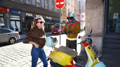 FOTO: Dovnitř pak pokračovala už jen Tatiana.