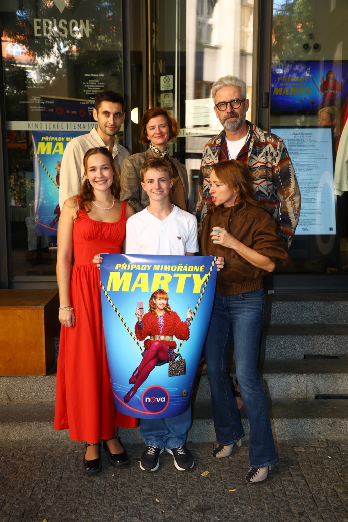 FOTO: Herci ze seriálu Případy mimořádné Marty společně zapózovali před premiérou.