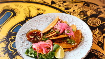 FOTO: Hovězí tacos s hovězím vývarem.