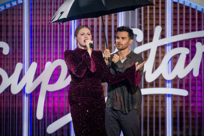 FOTO: Natáčení nejnovějšího dílu Superstar se neobešlo bez dramatických komplikací. Během vystoupení Natálie Schielové se nad Znojmem rozzuřila silná bouřka, která narušila průběh natáčení.