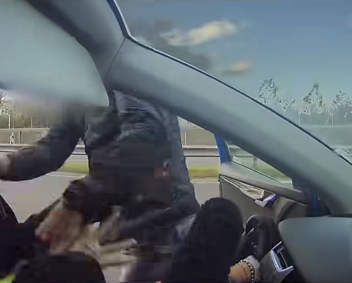 FOTO: Muž se dopustil hned několika protiprávních jednání, z kterých mu policie již ve zkráceném přípravném trestním řízení sdělili podezření. – stránka 2
