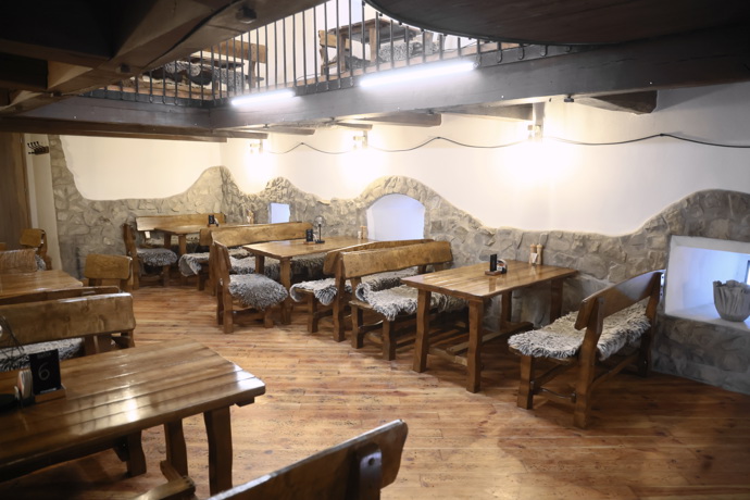 FOTO: Interiér restaurace Bašta v Bílině. – stránka 133