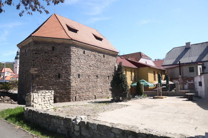 FOTO: Restaurace Bašta z venku. – stránka 132