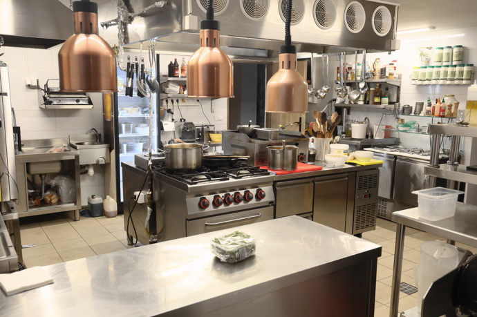 FOTO: Kuchyně restaurace Bašta. – stránka 131
