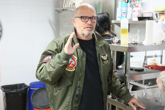 FOTO: Pohlreich se bude snažit změnit hlavně organizaci a chod restaurace. – stránka 127