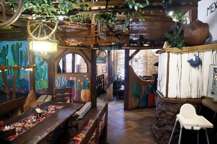 FOTO: Interiér restaurace Pancho´s v Plzni. – stránka 104