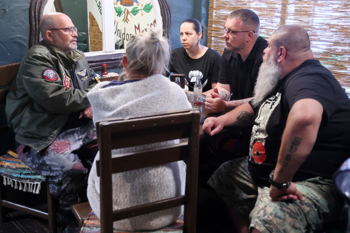FOTO: Zdeněk Pohlreich promlouval k zaměstnancům a majitelům restaurace. – stránka 101