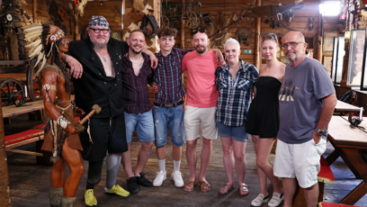 FOTO: Zdeněk Pohlreich s restauračním personálem.